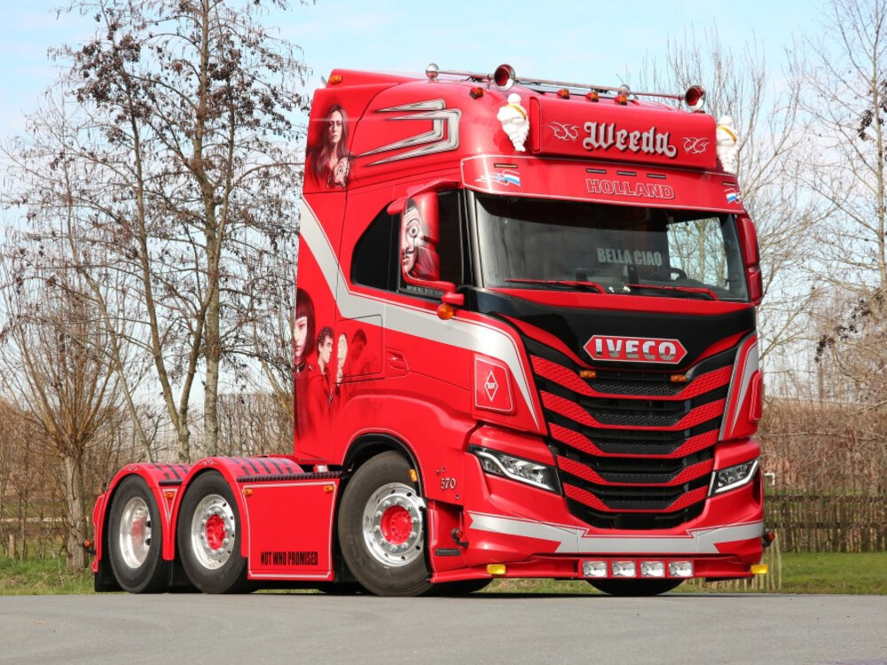 Tekno Tekno Iveco S-way 6x2 WEEDA "La Casa De Papel"