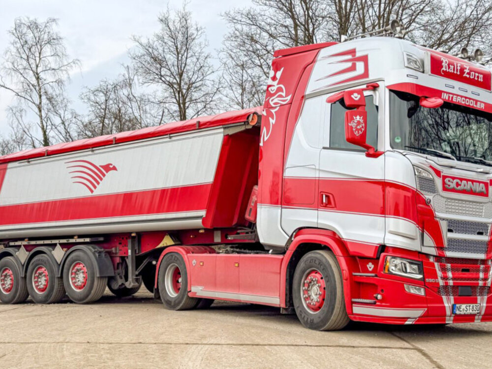 WSI WSI Scania S Highline 4x2 met 3-assige niet sturend kipper trailer RALF ZORN