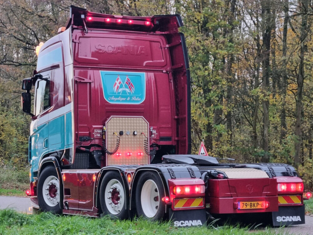 WSI WSI Scania R Highline 6x2 twin steer AP DE KRAKER