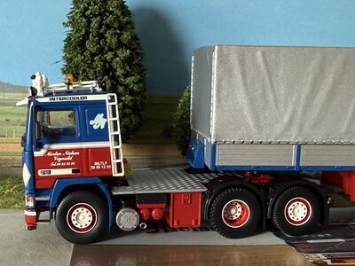 Tekno Tekno Volvo F12 met 3-as klassieke zwanenhals oplegger MORTEN NIELSEN