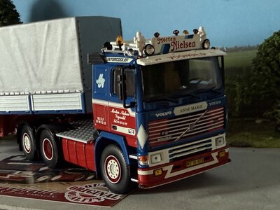 Tekno Tekno Volvo F12 met 3-as klassieke zwanenhals oplegger MORTEN NIELSEN