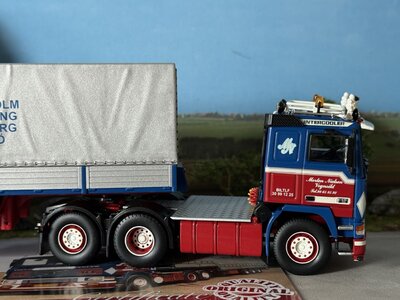 Tekno Tekno Volvo F12 met 3-as klassieke zwanenhals oplegger MORTEN NIELSEN