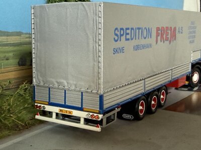 Tekno Tekno Volvo F12 met 3-as klassieke zwanenhals oplegger MORTEN NIELSEN