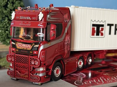 Tekno Tekno Scania Next Gen S500 Highline 6x2 met 40ft. koel container  WEEDA "VIKINGS"