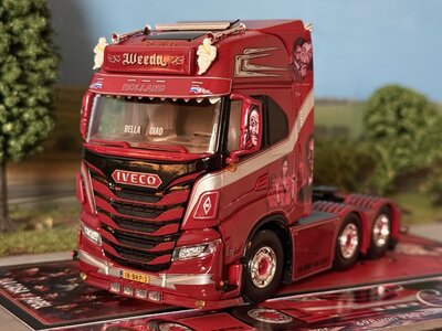 Tekno Tekno Iveco S-way 6x2 WEEDA "La Casa De Papel"