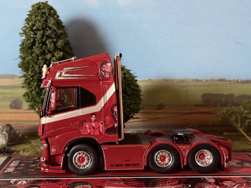 Tekno Tekno Iveco S-way 6x2 WEEDA "La Casa De Papel"