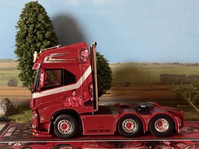 Tekno Tekno Iveco S-way 6x2 WEEDA "La Casa De Papel"