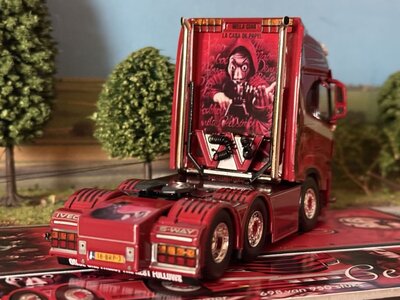 Tekno Tekno Iveco S-way 6x2 WEEDA "La Casa De Papel"