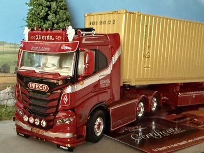 Tekno Tekno Iveco S-way 6x2 sleeper cab met 45ft. container  WEEDA  "GOMORRA"