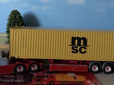 Tekno Tekno Iveco S-way 6x2 sleeper cab met 45ft. container  WEEDA  "GOMORRA"