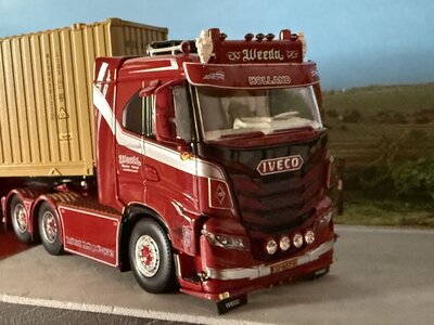 Tekno Tekno Iveco S-way 6x2 sleeper cab met 45ft. container  WEEDA  "GOMORRA"