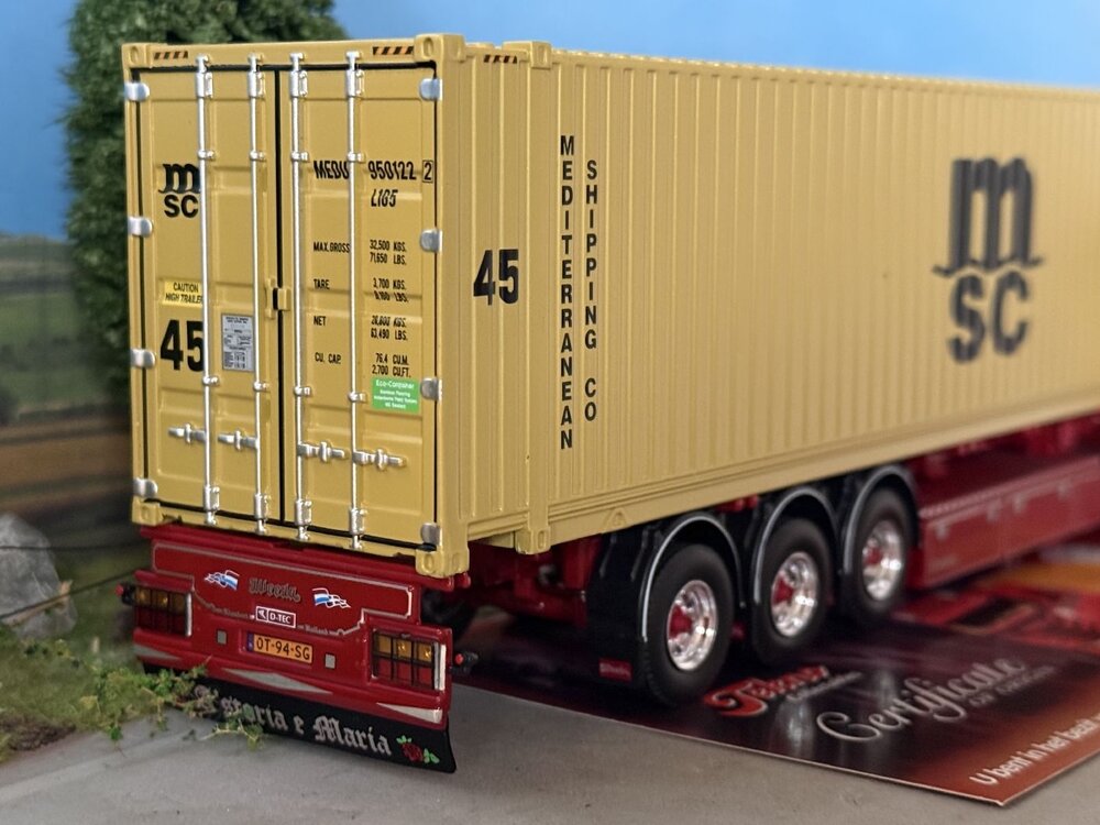 Tekno Tekno Iveco S-way 6x2 sleeper cab met 45ft. container  WEEDA  "GOMORRA"