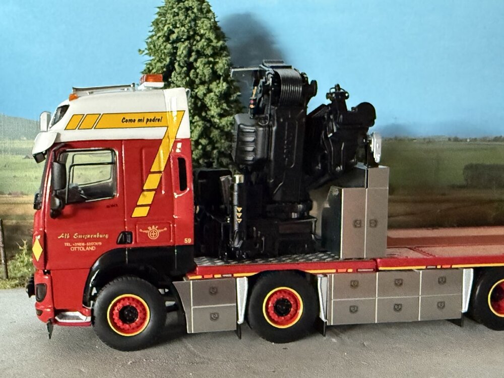 WSI WSI DAF CF Space Cab MY2017 Riged flatbed truck 8x2  with fassi 1100 + jib ALB. SWIJNENBURG