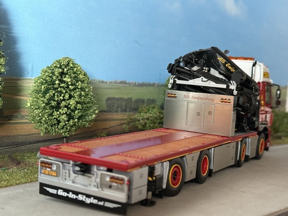 WSI WSI DAF CF Space Cab MY2017 Riged flatbed truck 8x2  with fassi 1100 + jib ALB. SWIJNENBURG