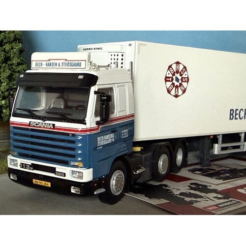 WSI WSI Scania 113M Streamline 6x2 met 3-as koeloplegger BECH HANSEN & STUDSGAARD WSI WSI Scania 113M Streamline 6x2 met 3-as koeloplegger BECH HANSEN & STUDSGAARD