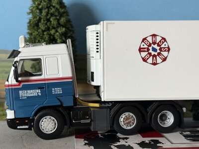 WSI WSI Scania 113M Streamline 6x2 met 3-as koeloplegger BECH HANSEN & STUDSGAARD