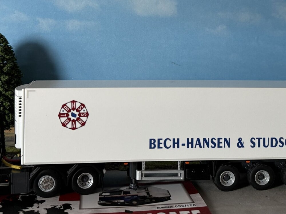 WSI WSI Scania 113M Streamline 6x2 met 3-as koeloplegger BECH HANSEN & STUDSGAARD