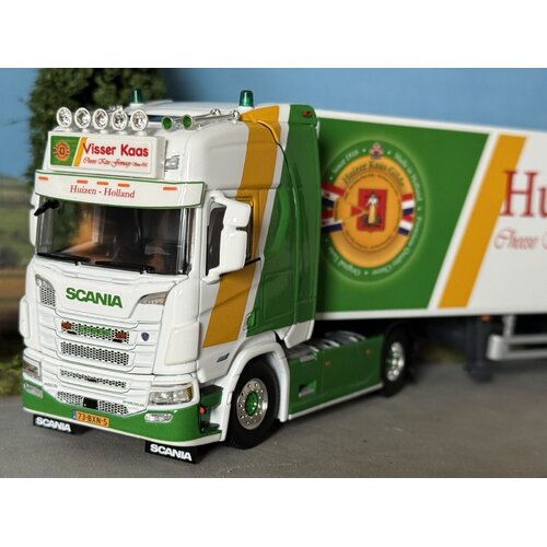 WSI WSI Scania R Highline 4x2 met 3-assige koeloplegger VISSER KAAS WSI WSI Scania R Highline 4x2 met 3-assige koeloplegger VISSER KAAS
