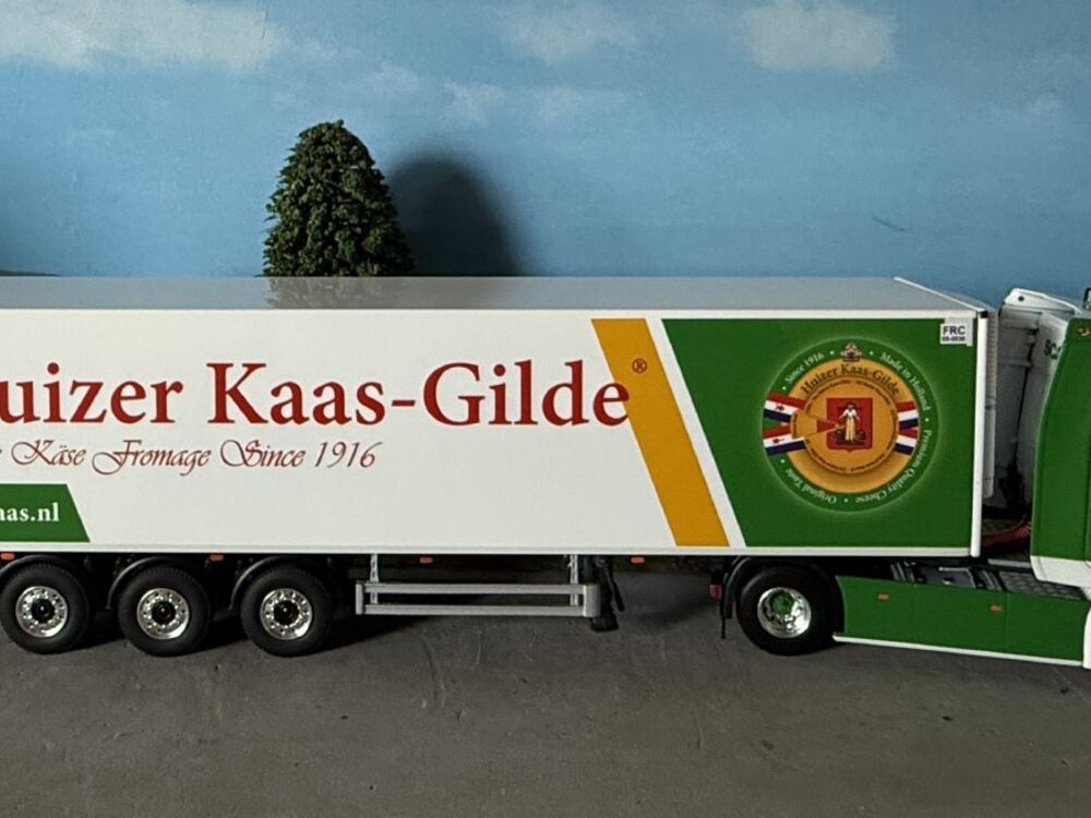 WSI WSI Scania R Highline 4x2 with 3-axle reefer trailer VISSER KAAS