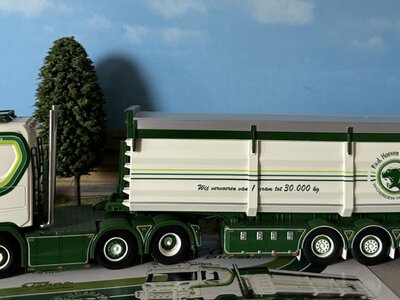 Tekno Tekno Scania Next Gen S520-V8 met 3-assige (resin) Langendorf kipper PATRICK VAN DER HOEVEN