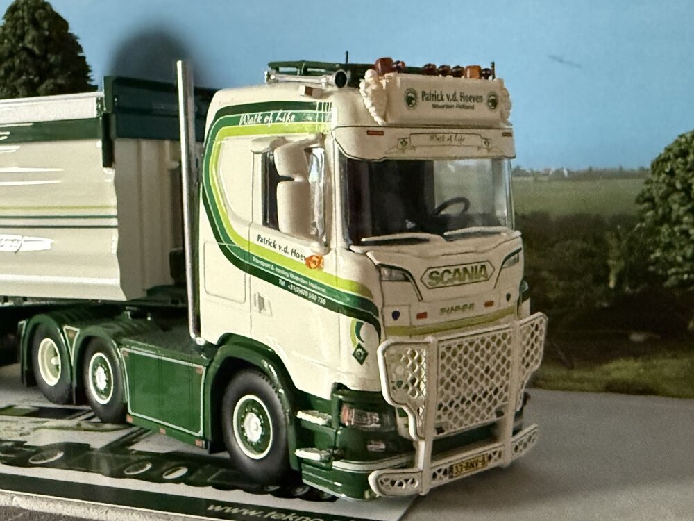 Tekno Tekno Scania Next Gen S520-V8 met 3-assige (resin) Langendorf kipper PATRICK VAN DER HOEVEN