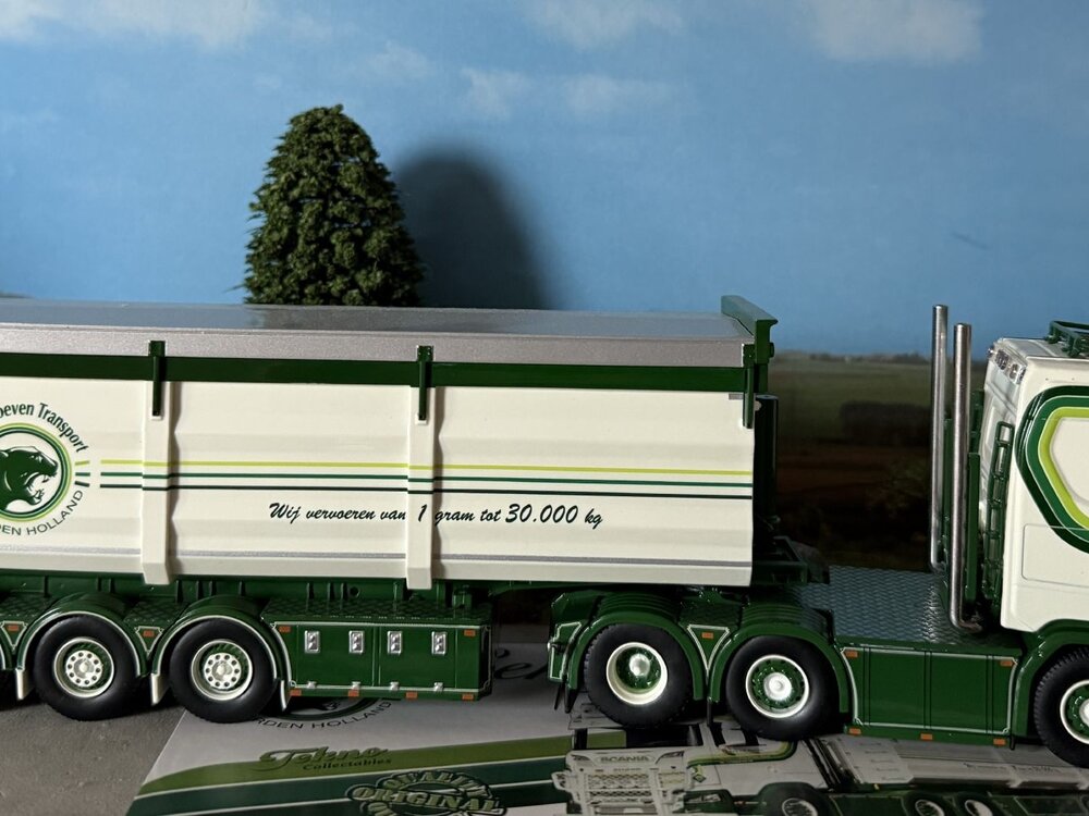Tekno Tekno Scania Next Gen S520-V8 met 3-assige (resin) Langendorf kipper PATRICK VAN DER HOEVEN