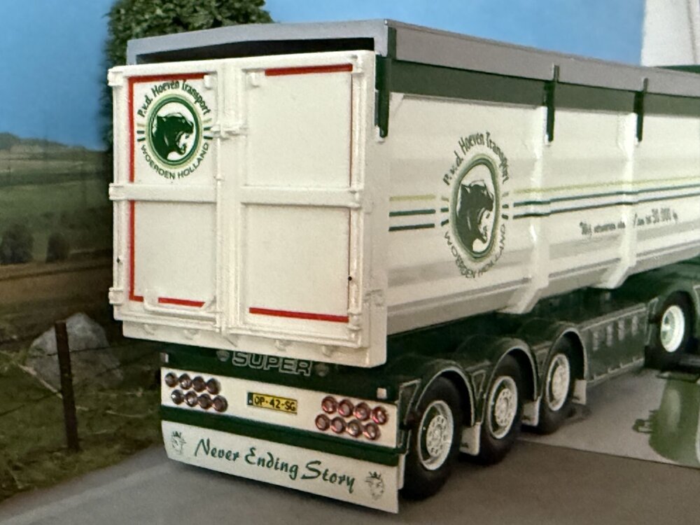 Tekno Tekno Scania Next Gen S520-V8 met 3-assige (resin) Langendorf kipper PATRICK VAN DER HOEVEN