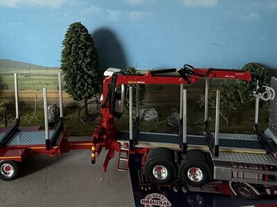 Tekno Tekno Scania Next Gen R650 met 3-assige houtaanhanger MC FADYENS