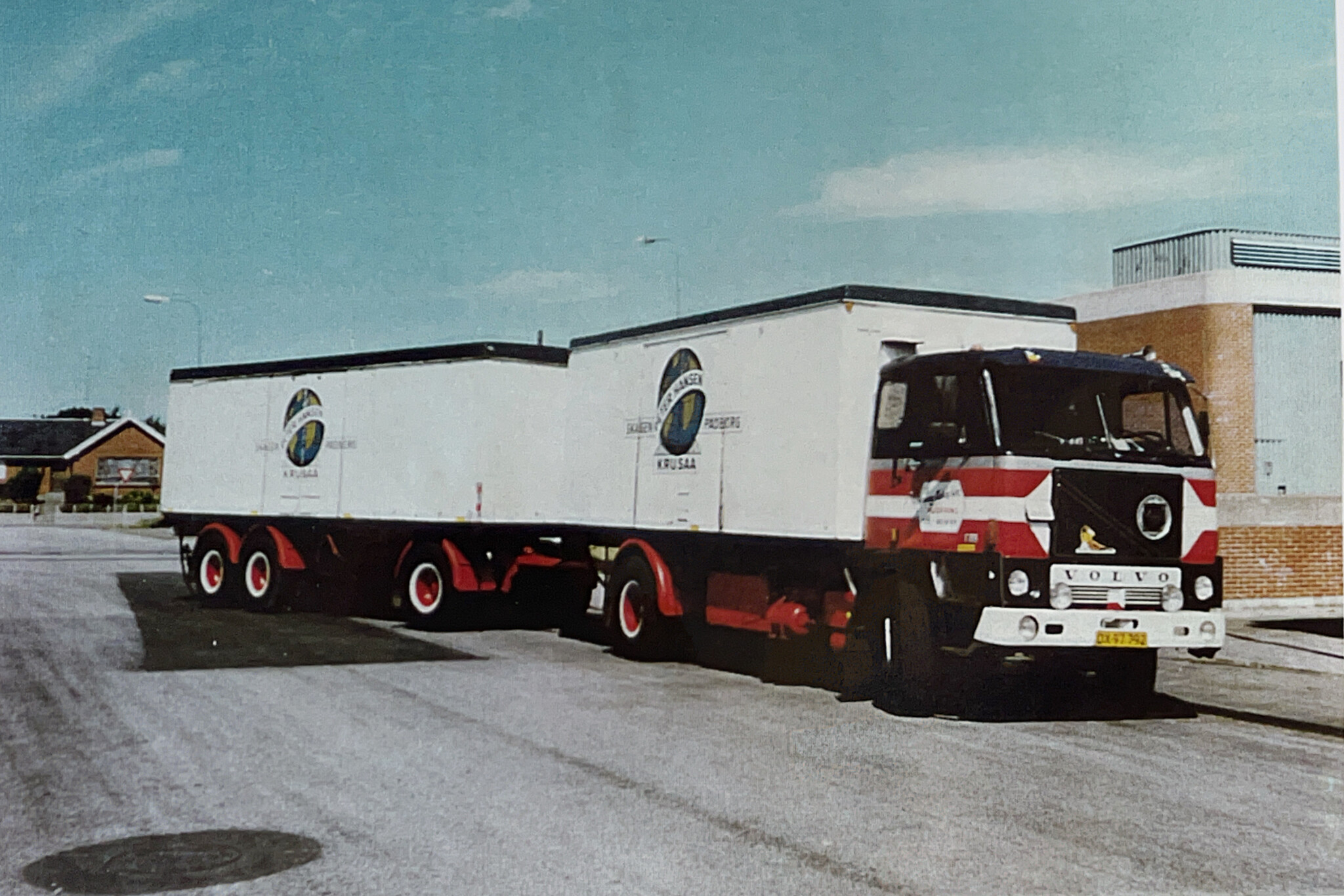 Tekno Volvo F88 2-axle riged truck with 3-axle trailer BJARNE