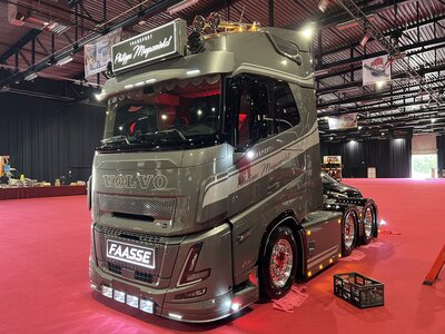 Tekno Tekno Volvo FH Aero Globetrotter 6x2 PHILLIPE MEYSEWINKEL