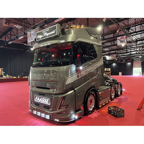 Tekno Tekno Volvo FH Aero Globetrotter 6x2 PHILLIPE MEYSEWINKEL Tekno Tekno Volvo FH Aero Globetrotter 6x2 PHILLIPE MEYSEWINKEL