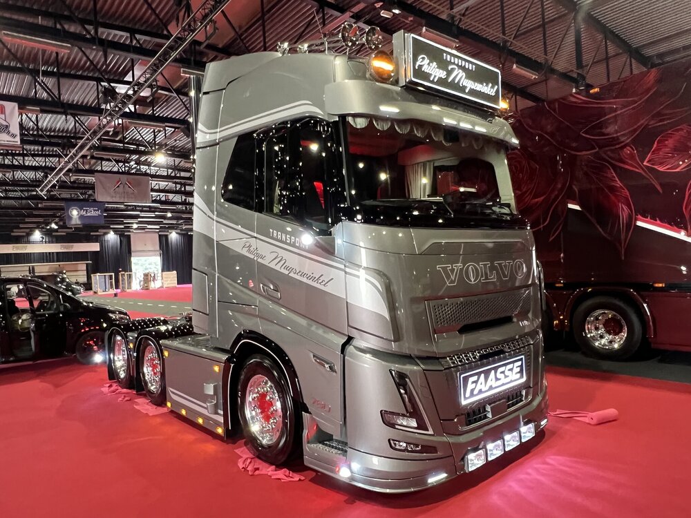 Tekno Tekno Volvo FH Aero Globetrotter 6x2 PHILLIPE MEYSEWINKEL