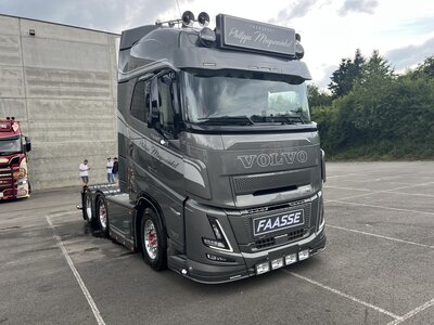 Tekno Tekno Volvo FH Aero Globetrotter 6x2 PHILLIPE MEYSEWINKEL