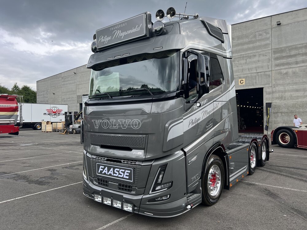 Tekno Tekno Volvo FH Aero Globetrotter 6x2 PHILLIPE MEYSEWINKEL