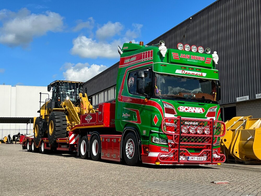 Tekno Tekno Scania NGR660 V8 6x2 wit 3-axle semi-lowloader JAN MUES