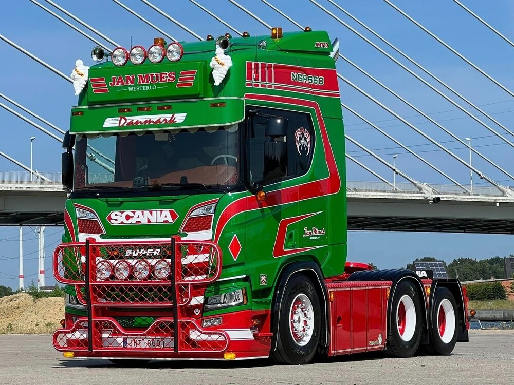 Tekno Tekno Scania NGR660 V8 6x2 wit 3-axle semi-lowloader JAN MUES