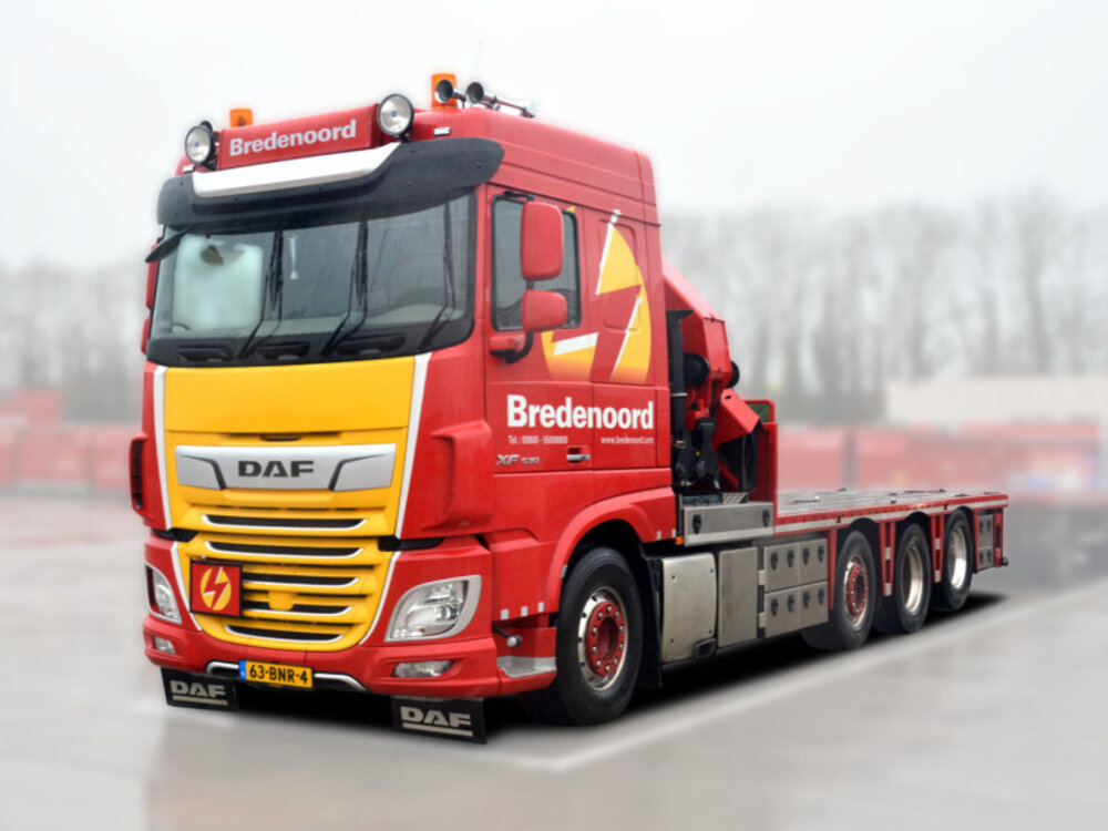 WSI WSI DAF XF Space Cab 8X2 flatbed bakwagen + Palfinger PK65002 SH BREDENOORD