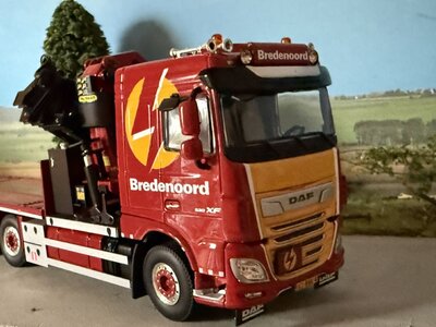 WSI WSI DAF XF Space Cab 8X2 flatbed rigid flatbed truck + Palfinger PK65002 SH BREDENOORD