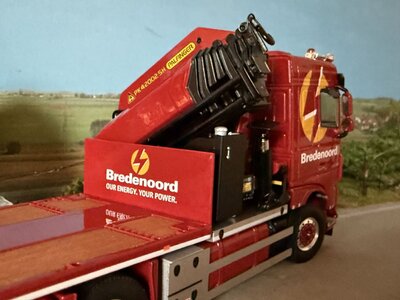WSI WSI DAF XF Space Cab 8X2 flatbed rigid flatbed truck + Palfinger PK65002 SH BREDENOORD