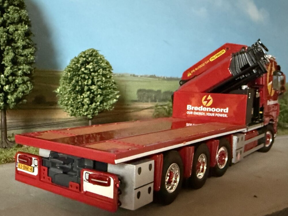 WSI WSI DAF XF Space Cab 8X2 flatbed bakwagen + Palfinger PK65002 SH BREDENOORD