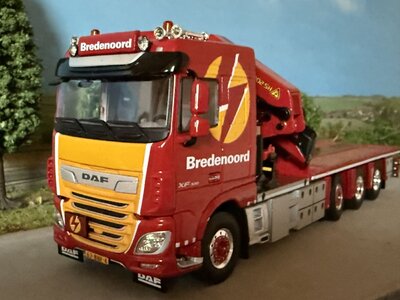 WSI WSI DAF XF Space Cab 8X2 flatbed rigid flatbed truck + Palfinger PK65002 SH BREDENOORD