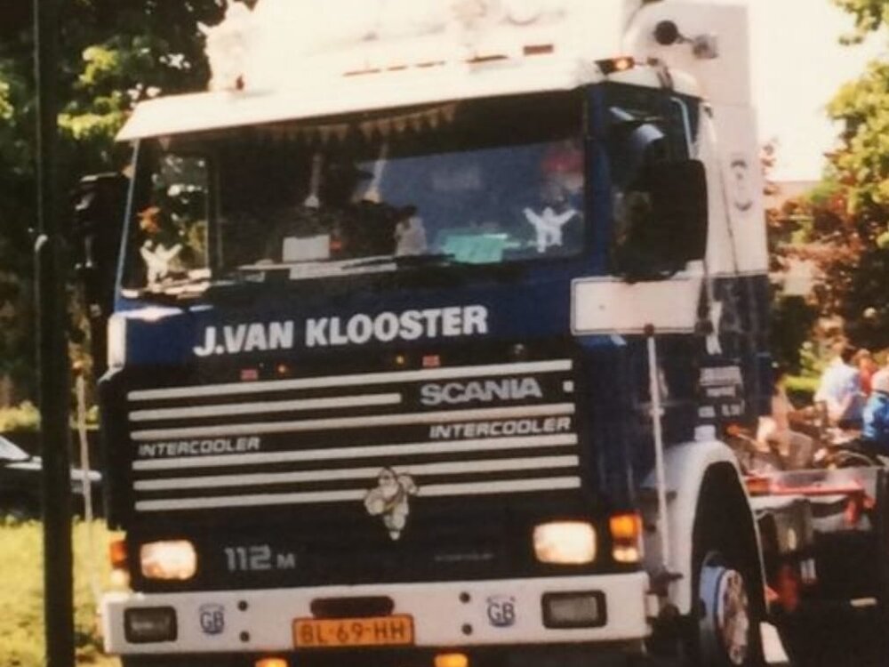 WSI WSI Scania 2-serie  4x2 + classic 3-axle curtainside trailer J. VAN KLOOSTER