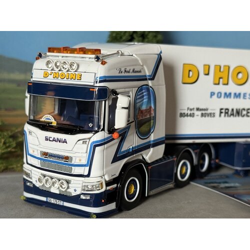 WSI WSI Scania R Highline 6x2 with 3-axle twin steer reefer trailer D'HOINE WSI WSI Scania R Highline 6x2 with 3-axle twin steer reefer trailer D'HOINE
