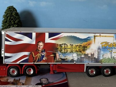 WSI WSI Scania S700 6x2 met 3-as koeloplegger HARRISONS PRESTON