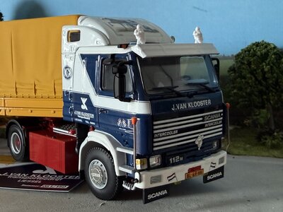 WSI WSI Scania 2-serie  4x2 + classic 3-as huifoplegger J. VAN KLOOSTER