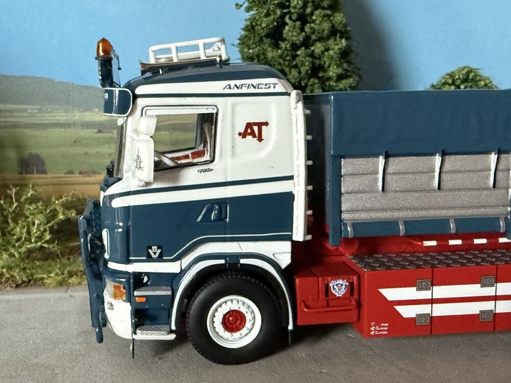 WSI WSI Scania R5 Flat roof riged truck 6x2 met haakarm systeem + 15M3 container ANFINEST