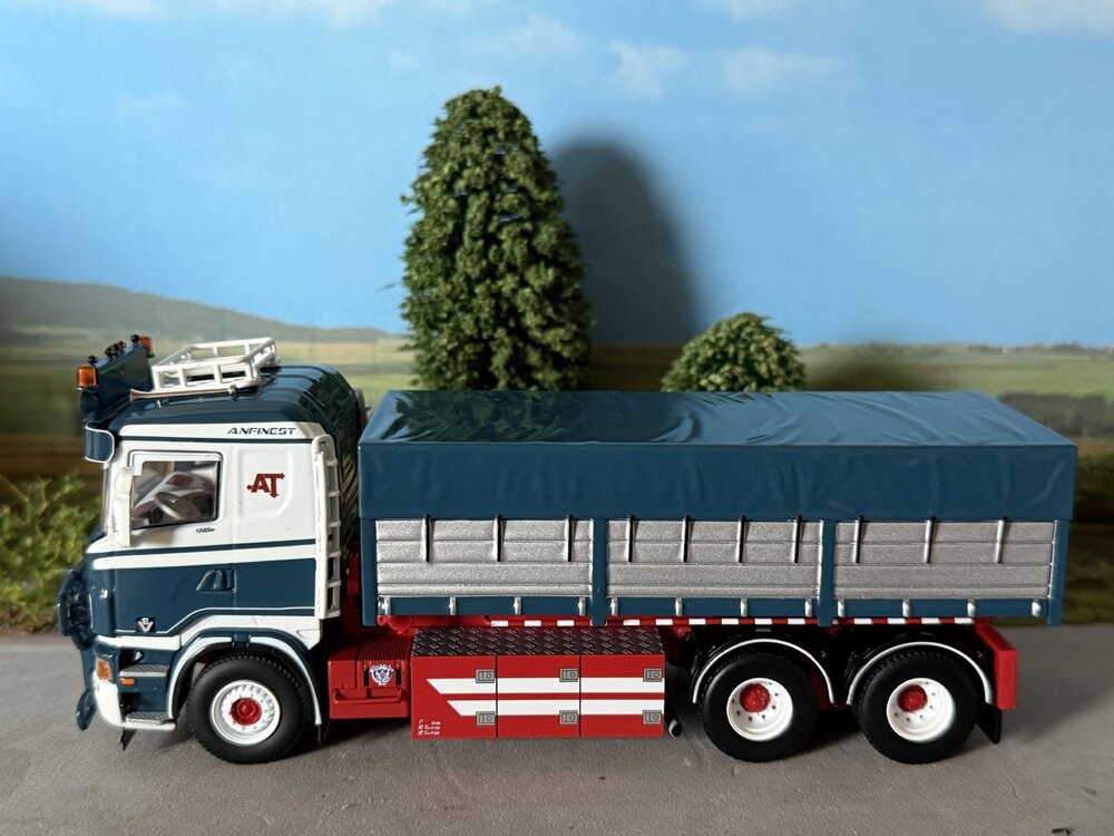 WSI WSI Scania R5 Flat roof riged truck 6x2 met haakarm systeem + 15M3 container ANFINEST