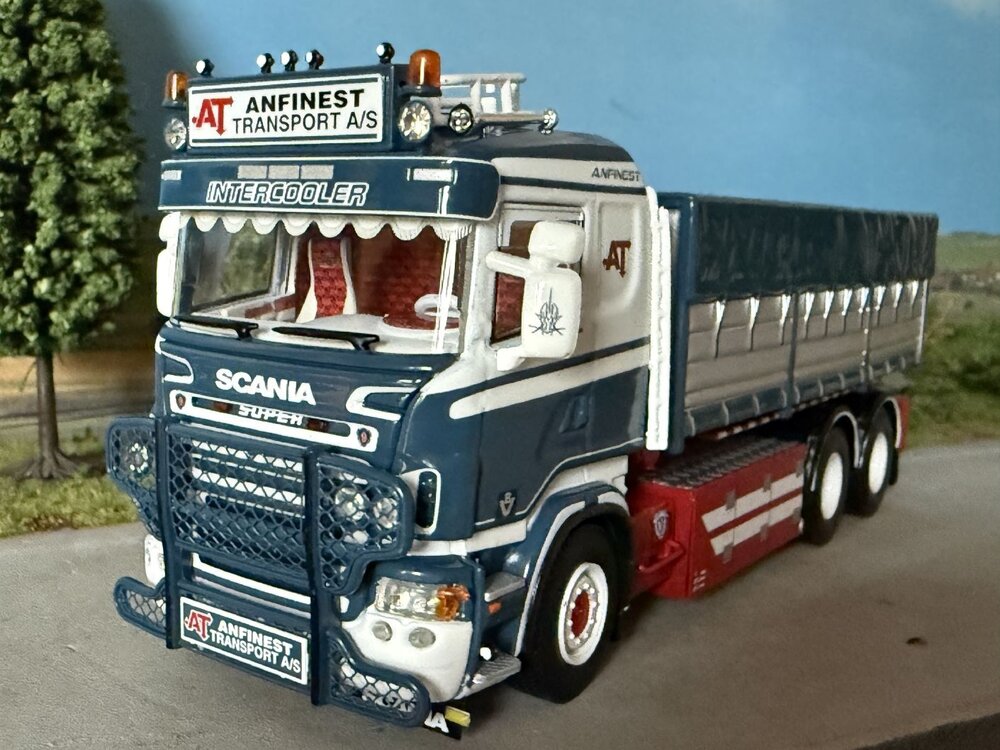 WSI WSI Scania R5 Flat roof riged truck 6x2 met haakarm systeem + 15M3 container ANFINEST