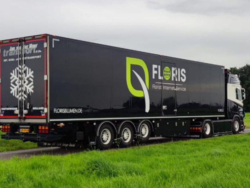 WSI WSI Scania R Highline 4x2 met 3-as koeloplegger JAN VAN DER MEER