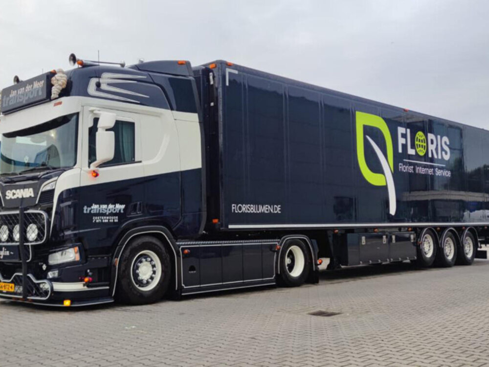 WSI WSI Scania R Highline 4x2 with 3-axle reefer trailer JAN VAN DER MEER